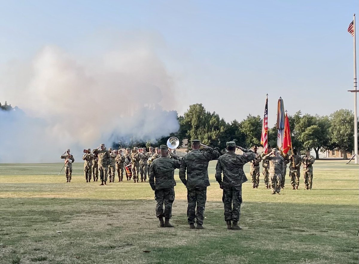 ShaneMorgan_WF6's tweet image. 💥Love the smell of cordite in the morning!” ACM FA BDE-DIVARTY Change of Charter - well done @BigDeuce2_2FAR Salute BTRY &amp;amp; @77thArmyBand &amp;amp; special thanks to COL Scott Emmel for 3 years of service to @OfficialFtSill &amp;amp; @USAFAS -welcome &amp;amp; congrats to COL Kirk Junker!  #KOB #Redleg