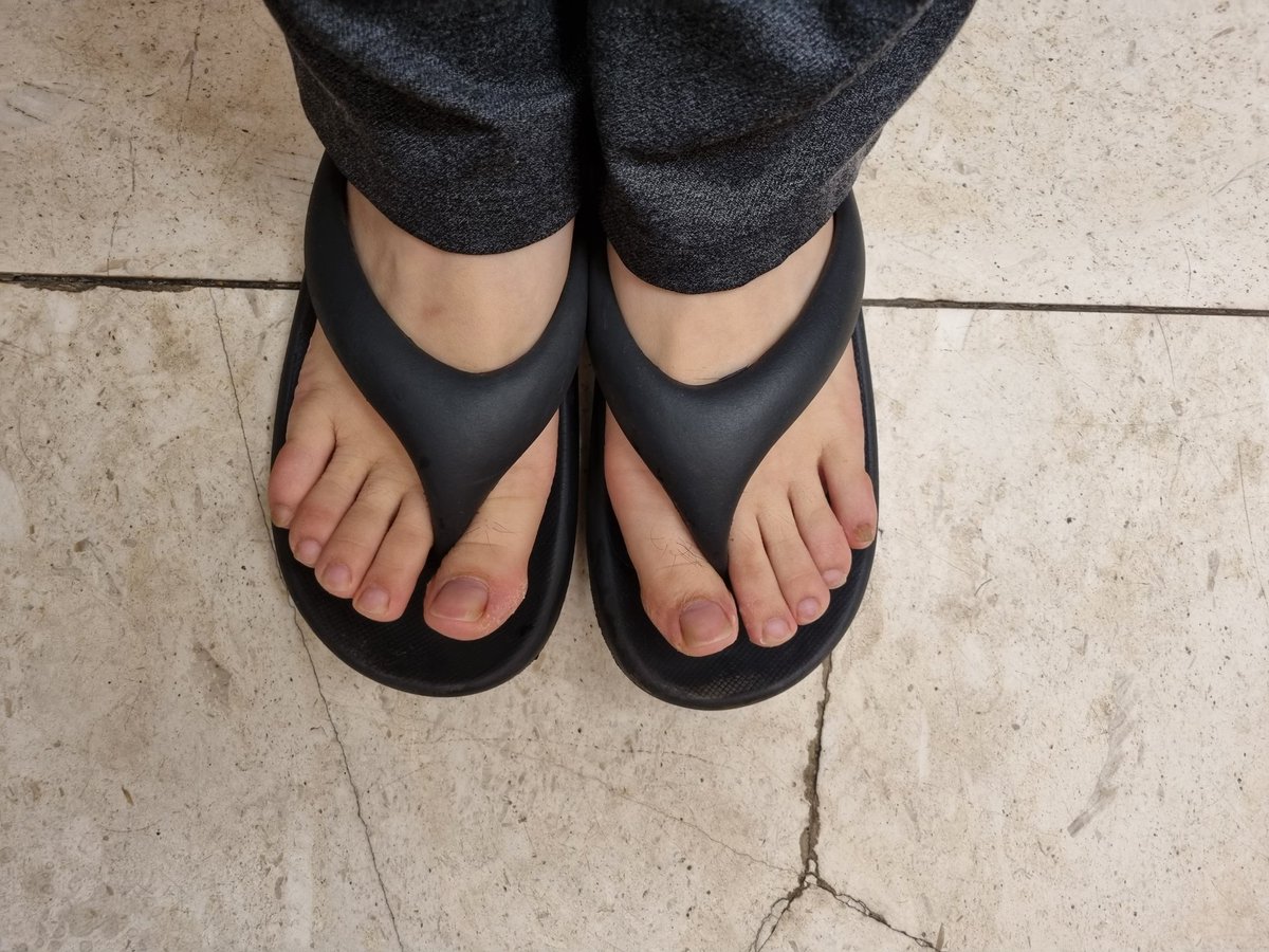 y23bs's tweet photo. #남자발 #malefeet #풋플 https://t.co/WJXrZVtgBH