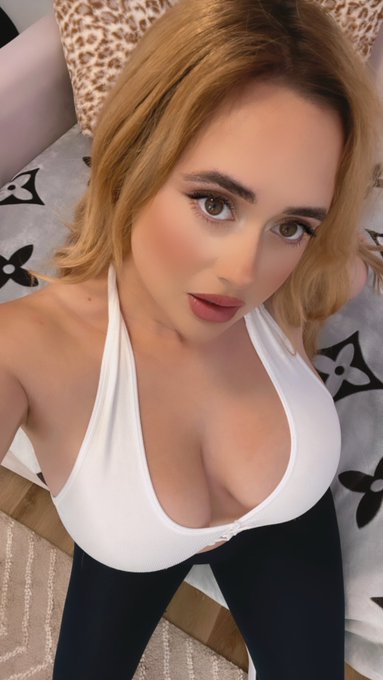 Morning selfie ✨ https://t.co/dzOPSORDIg