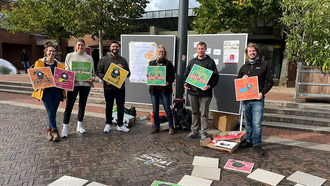 SynVerZ's tweet photo. Herzlichen Dank @RegionHannover für die spannenden Einblicke in das vom @soef_BMBF geförderte #Zukunftsstadt-Projekt 'Social2Mobility'. Großer Dank auch an @goetheuni &amp; @uni_kassel für die beeindruckenden Ergebnisse. Next Stop: @stadt_halle (Saale). 
👉https://t.co/iQZale6yFr https://t.co/GbAYywSMVz