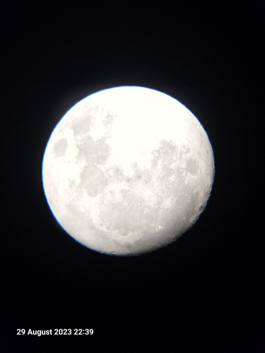 LordDaneAlexand's tweet photo. Looking at the moon last night with telescope while fishing and took these @achandler2409 @Nottinghasm going to watch the blue moon tonight https://t.co/qJmIR2hpU5