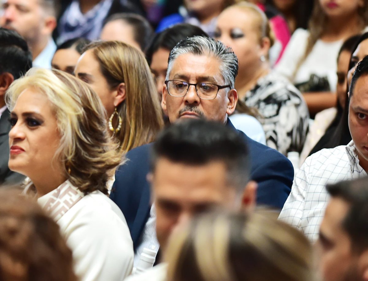 AmbienteDgo's tweet image. Felicitamos a la Presidenta del DIF municipal Lic. Guadalupe Ochoa Rodriguez por su primer informe de actividades, seguiremos trabajando de la mano por el beeficio de nuestros Duranguenses.  

#Al100ConDurango
#encasalafamiliadecide
#ResultadosDGO