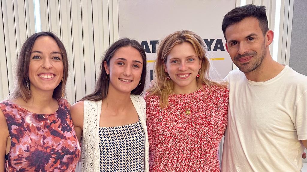 🔴 @BrunaVilamala: "Anar a la universitat és una escapatòria per sortir de la bombolla del futbol"

🎙️ Parlem amb la davantera del Barça sobre els estudis, les lesions i ens explica tot el que passa al vestuari de l'equip.

🔗 ccma.cat/catradio/alaca…

#TardaEstiuCatRàdio