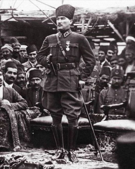 Bugün bayram, zafer bayramı kutlu olsun. Ne mutlu türküm diyene…