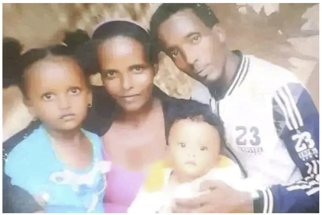 ShamisiaA's tweet photo. Waraanni Impaayeera #Ethiopia, Barsiisaa Mitikkuu Eebbisaa maatii isaa gidduudha gadi baasuun ija uummataa fuuldurattii rasaasaan tumanii ajjeesan. Hin dagannu abadan! https://t.co/Jnzz2KNVtB #oromovoice #OromosMassacredin2023