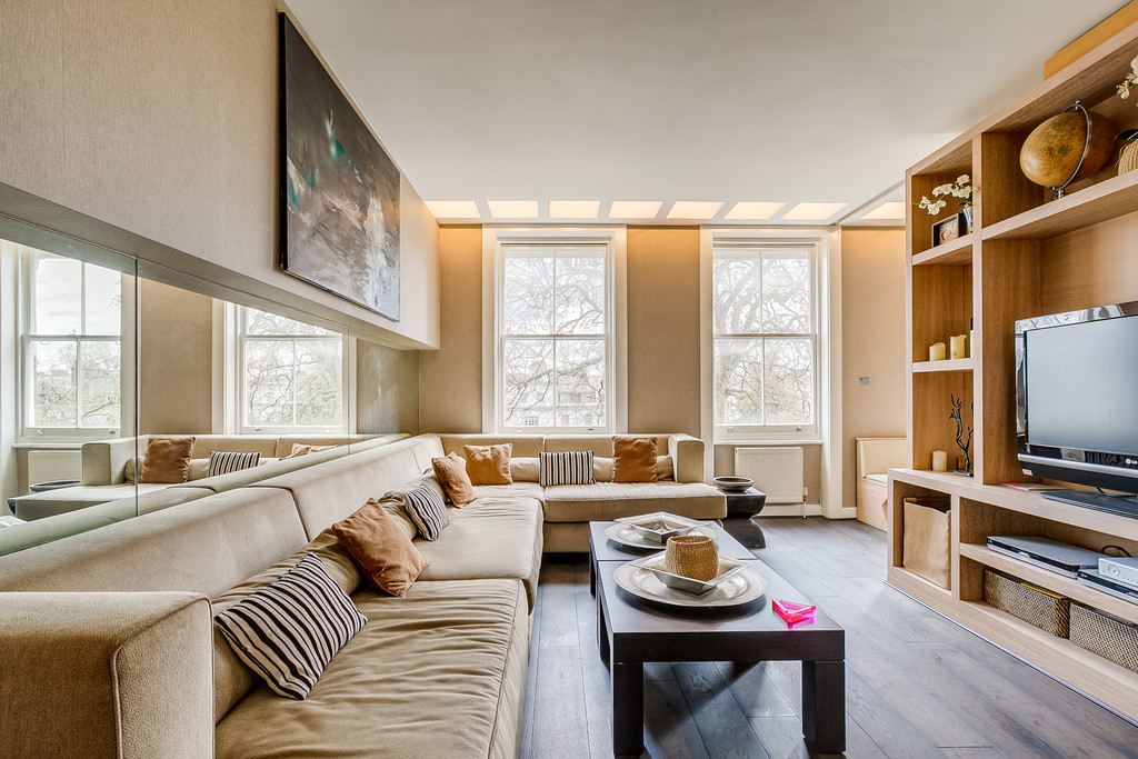 NVPproperty's tweet image. As we head towards the autumn market we thought we'd showcase three beautiful properties we currently have for sale... Below are Egerton Gardens tinyurl.com/2hvc2yts, Royal Court House tinyurl.com/yux2jebr and Sterling Street tinyurl.com/2dbb7xx6