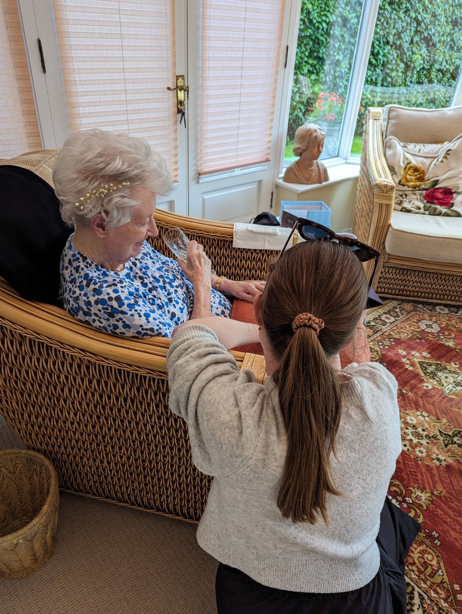 ellen_katherine's tweet photo. I'm proud to work to support @CR_UK.

Their #MoreMoments campaign comes at the perfect time: through August, my new husband &amp; I have shared our wedding with our eldery grandparents - all who've long LIVED with cancer diagnoses. 

We're so fortunate for these precious memories 💖 https://t.co/PxDqZveDXD