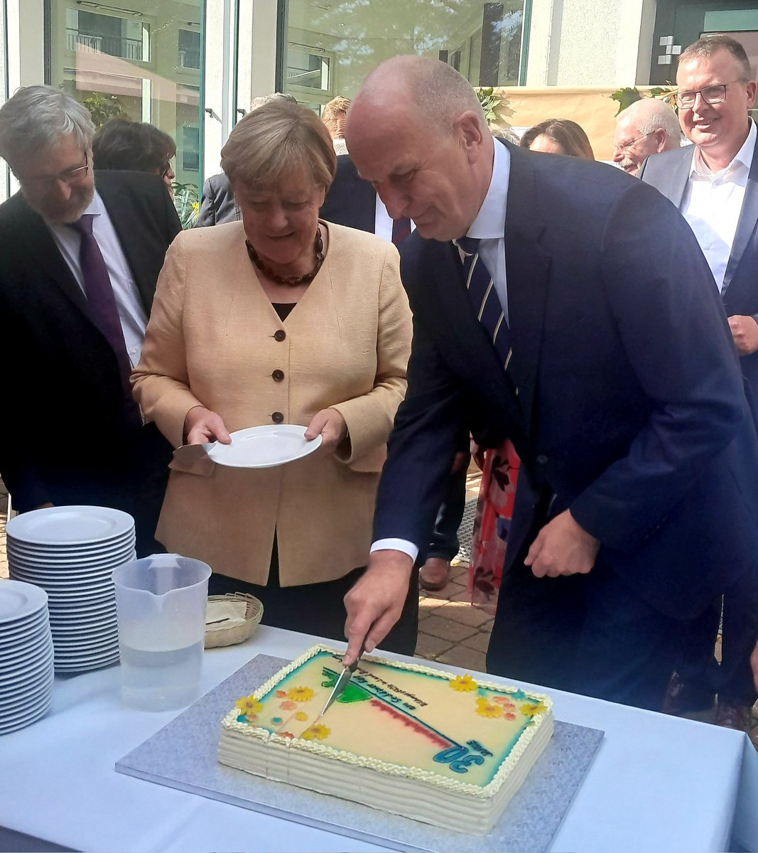 30 Jahre HVHS Seddiner See darf gefeiert werden. Alle Redner:innen sind sich einig, es braucht Zeit für Gespräche in einer Demokratie &amp; Leben und Lernen unter einem Dach bietet dafür gute Voraussetzungen. <a href="/staatskanzleibb/">Staatskanzlei Brandenburg</a> <a href="/MBJSBrandenburg/">MBJS Brandenburg</a> <a href="/Vogel_Axel/">Axel Vogel</a> <a href="/VillaFohrde/">Villa Fohrde</a>