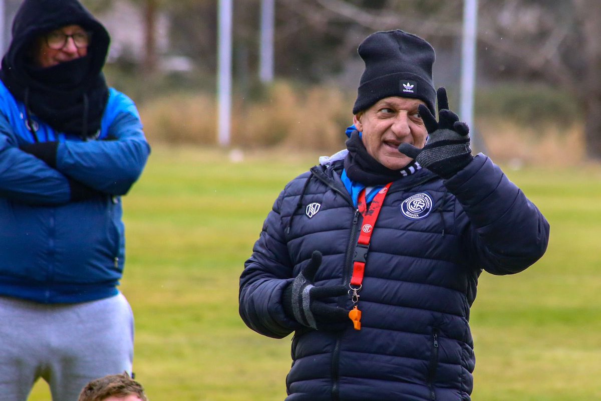El Club Sportivo Independiente Rivadavia lamenta el fallecimiento de Hernán Puerta, quien hasta su fallecimiento se desempeñaba como preparador físico del plantel profesional.

El Club despide con gran dolor a nuestro amigo HERNÁN. Descansá en paz, querido Profe.