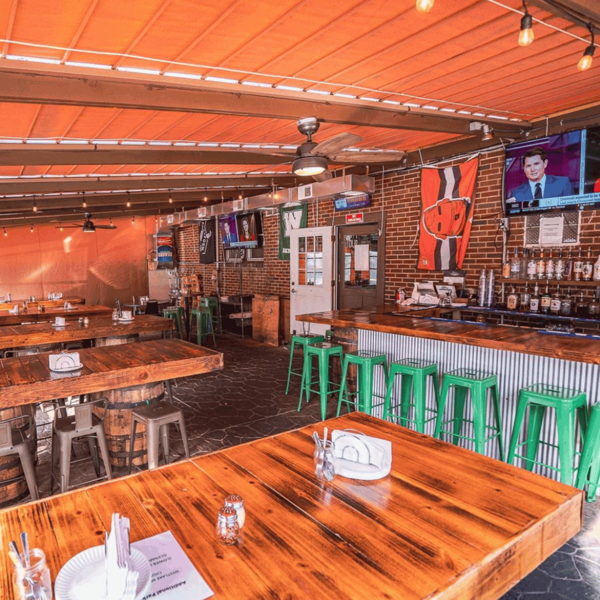 HailMarys2's tweet photo. Come sit with us at Hail Mary's! 🍔🍻

Our tables are set and ready for you, just waiting to serve up some delicious eats and refreshing drinks. Skip the wait and come enjoy our friendly atmosphere!

Join us today and don't forget to tag us in your photos! https://t.co/KyMDN0fNom