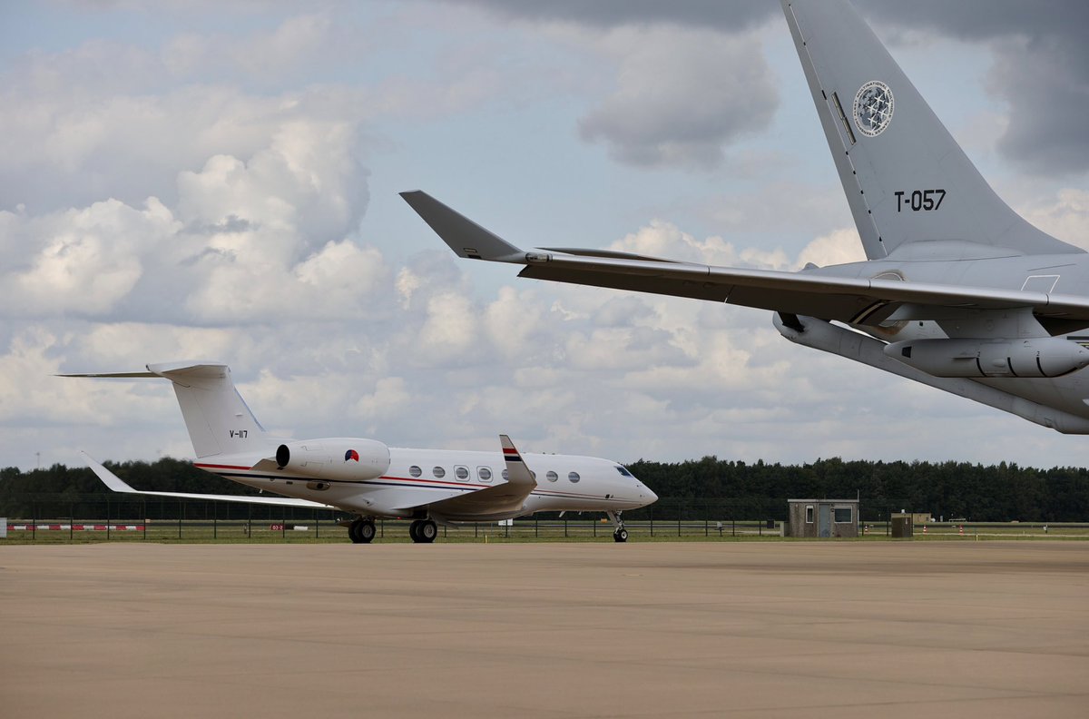 Kon_Luchtmacht's tweet photo. Vandaag is de G650ER Gulfstream officieel door het @ComMatEnIT aan ons overgedragen op @VlbEindhoven.
#Gulfstream #G650ER #AirMobilityCommand 👉 https://t.co/TaSdR92SDV (1/3) https://t.co/YIWP8VR2Hs