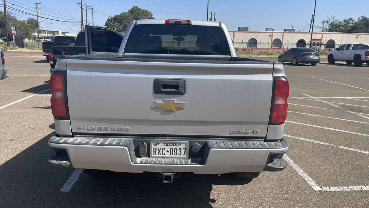 iam_iban97's tweet photo. 2018 Silverado 1500 Lt Z71
4x4
Spray in bedliner
Deep exhaust
5.3 V8
#forsale 
#silverado
#trucks https://t.co/P5sEeXQTMF