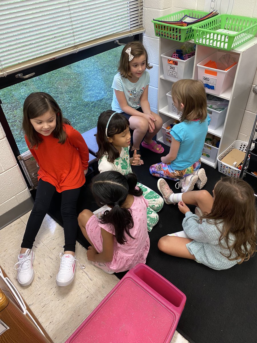 LowesIslandElem's tweet photo. Great things are happening here! Lots of relationship and community building! @Shadia44223029 @MissBroecker #EveryLeopardEveryDay https://t.co/hJ8mZSbKtk