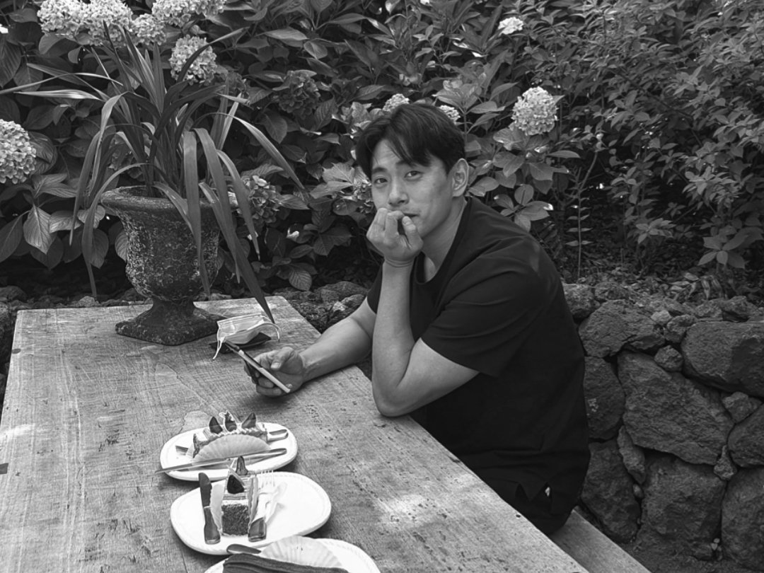 O hábito de tirar foto com plantas quando velho me pegou de vez, confesso que adoro respirar ar puro e comer bem no começo do dia.