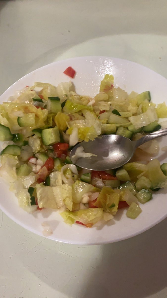 kimchikcal's tweet photo. b4 and after, dinner!!

chicken breast and salad
143 cals <3 https://t.co/c9oFWAPZF9