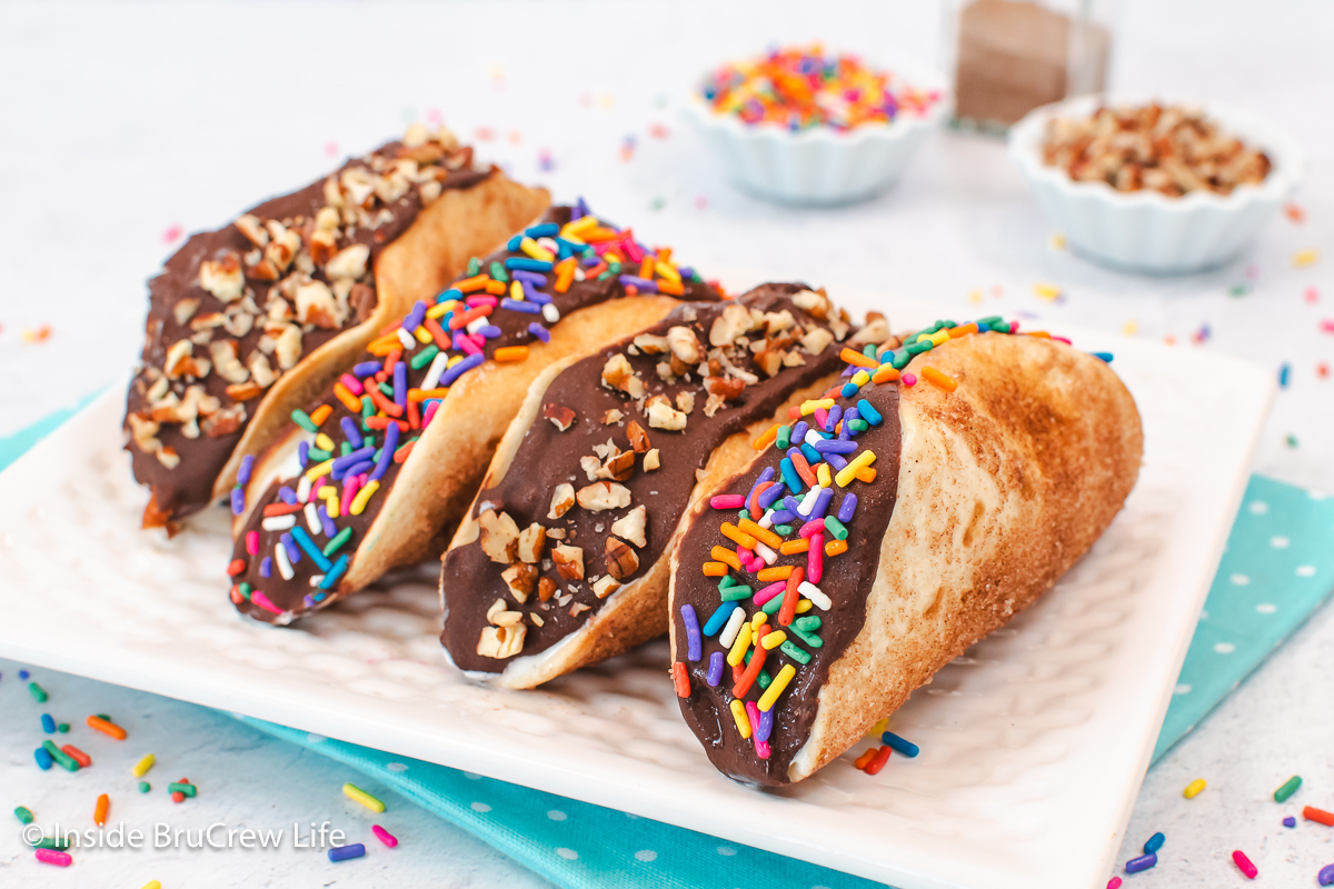 Jocelyn (@brucrewlife) on Twitter photo Ice cream tacos are a great way to take your dessert game to the next level. Delicious & irresistible, these tortillas are filled with ice cream & topped with melted chocolate & nuts or sprinkles. #ad insidebrucrewlife.com/ice-cream-taco… <a href="/DixieCrystals/">Dixie Crystals Sugar</a> Ice cream tacos are a great way to take your dessert game to the next level. Delicious & irresistible, these tortillas are filled with ice cream & topped with melted chocolate & nuts or sprinkles. #ad insidebrucrewlife.com/ice-cream-taco… <a href="/DixieCrystals/">Dixie Crystals Sugar</a>
