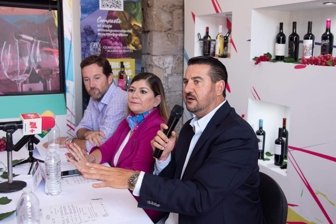 Aguascalientes's tweet photo. La Secretaría de Turismo reunió a destacados viñedos con experiencias en conciertos, Hacienda de Letras y Viñedos Santa Mónica, en una rueda de prensa para fortalecer la comunicación con los medios de comunicación. El objetivo es establecer un vínculo cercano y eficaz.
#SecTurAgs https://t.co/0Ml6qmQUgh