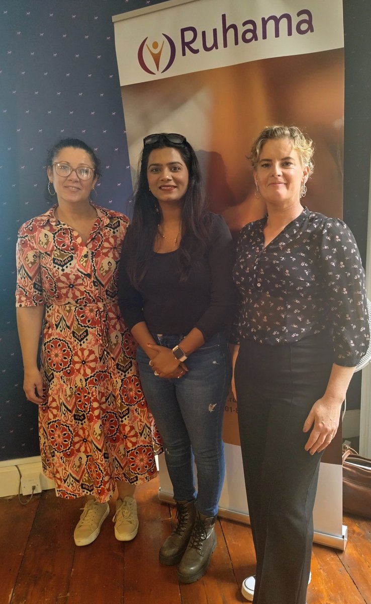 Jeevantika3's tweet photo. Thrilled to have shared insights on LinkedIn etiquette with the amazing Ruhama service users today! 🌟👩💼 From crafting a standout profile to fostering authentic connections, we covered it all. 💼💪 #womenempowerment #LinkedInEtiquette #ProfessionalGrowth https://t.co/yrWlGSRkAN