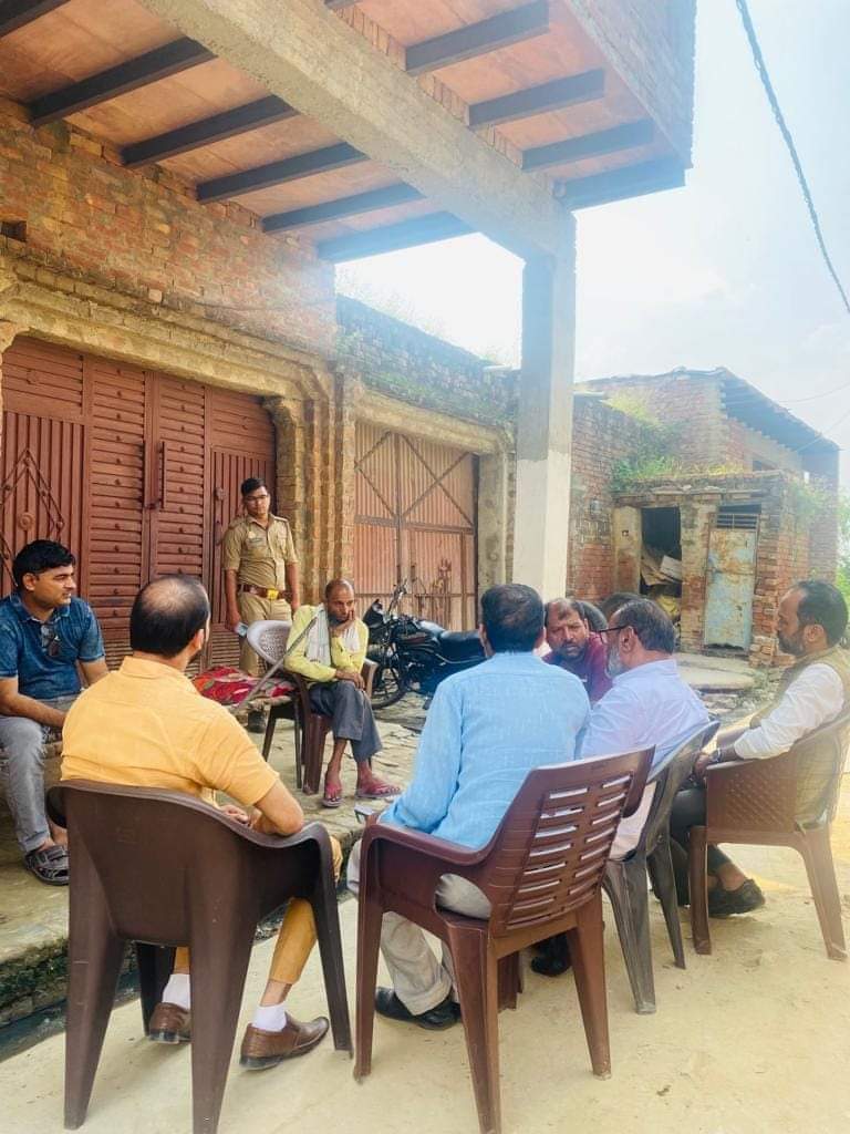 sulaimankallar7's tweet photo. ಉತ್ತರ ಪ್ರದೇಶದ ಮುಜಾಫರ್ ನಗರದಲ್ಲಿ ಶಿಕ್ಷಕಿಯ ಕೋಮುದ್ವೇಷಕ್ಕೆ ಬಲಿಯಾದ ಹುಡುಗನ ಮನೆಗೆ ವೆಲ್ಫೇರ್ ಪಾರ್ಟಿ ರಾಷ್ಟ್ರೀಯ ಅಧ್ಯಕ್ಷರಾದ @Dr_SQRIlyas ಅವರ ನಿಯೋಗ ಬೇಟಿ ನೀಡಿ ಅವನ ವಿದ್ಯಾಭ್ಯಾಸದ ಹೊಣೆಯನ್ನು ವಹಿಸಿಕೊಂಡಿದೆ.
#NehaPublicSchool
#WelfareParty #truptityagi https://t.co/RcHC9kRG7N