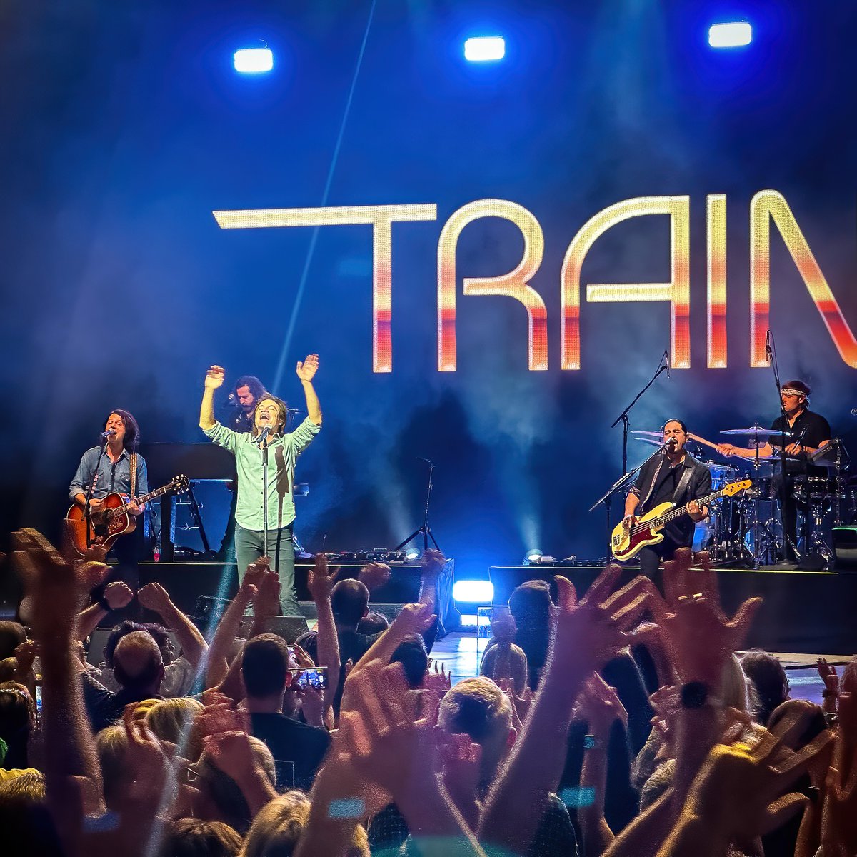RoseMusicCenter's tweet photo. It felt so right getting to *Sing Together* with @train and @parmalee last night 🎵 Thanks for joining us on a Tuesday night! 

Photos by @ronvalle3 https://t.co/pSlbivhonq