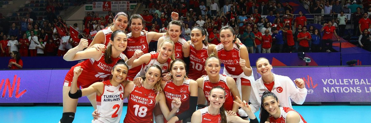 Çııııktık açık alınla… Evet Zafer Bayramımızı kutlamak için kızların galibiyetini bekledim 🇹🇷🇹🇷🇹🇷 #FileninSultanları #30AgustosZaferBayramiKutluOlsun