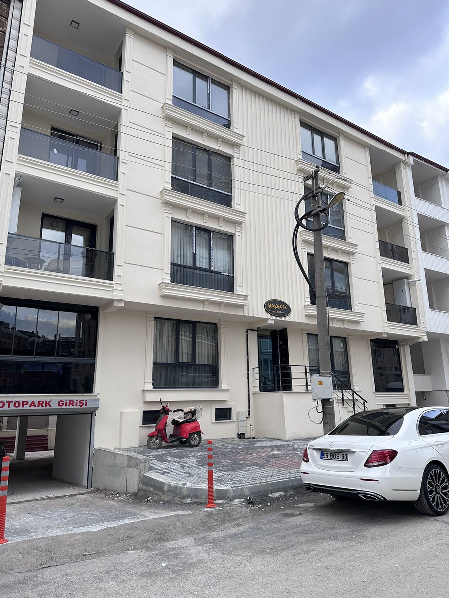 Milad İş Dünyası Samsun Yönetim Kurulu üyesi olarak görevlendirilen bölgenin en kaliteli,lezzetli,ürün zinciri bol olan Hanedan Market-Restaurant-Şarküteri-İnşaat firmaları sahibi Mertcan Çağlayan beyi firmalarında ziyaret ettik.