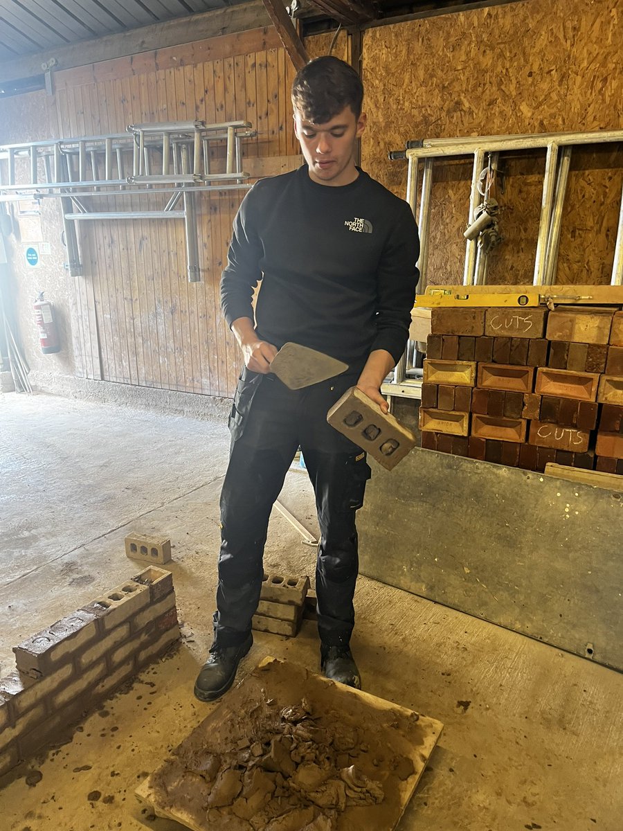 Our schools construction students are starting to build on their future pathways into the industry! It is all go on week 2 ⚒️🧱🪠🖌️

#SeniorPhase #FoundationApprenticeship