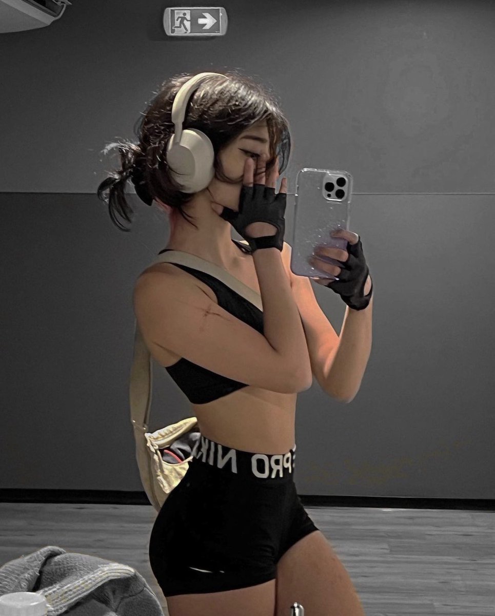 sanymaa's tweet photo. gym pics メ https://t.co/xCNu4v8p5R