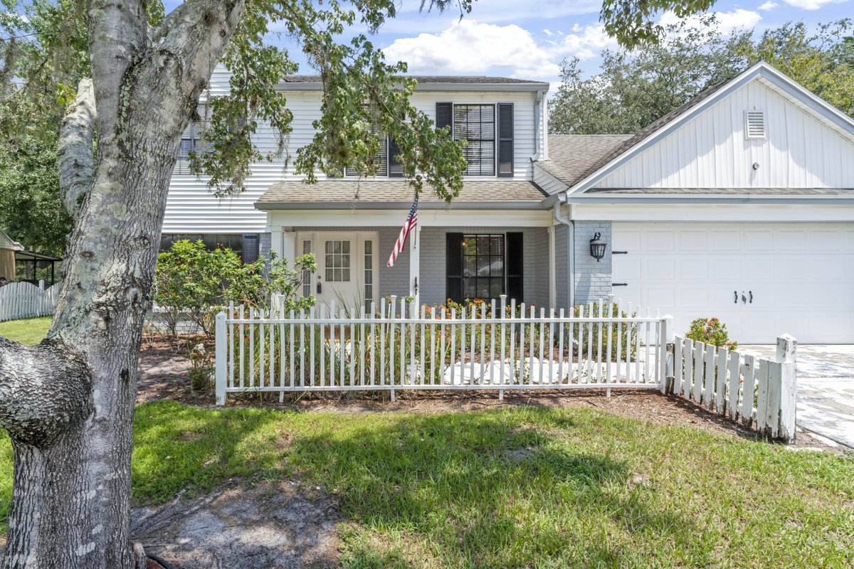 hommati163's tweet photo. 🏠 Cozy 3/2.5 two-story in Valrico, FL. Spacious rooms, wood-burning fireplace, huge covered patio. Private fenced backyard w/ a view. Voluntary HOA, no CDD. $394,900. #ValricoHomes #ForSale

🔗 Virtual Tour: https://t.co/CH25MZmDUd
🔗 Aerial Video: https://t.co/Jwk4ogVHG8 https://t.co/rTqH4vMEQw