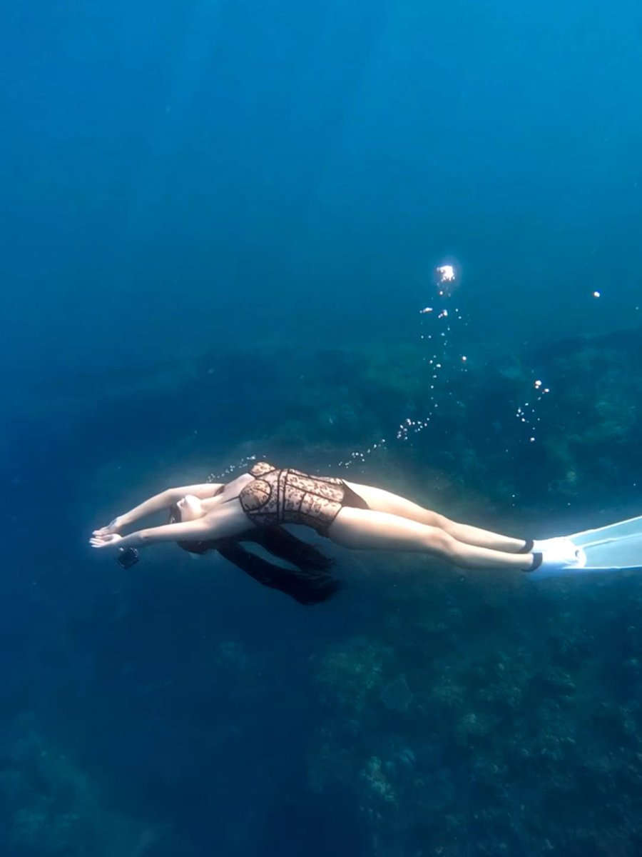 The crowd is too noisy, I want to go with you to see the free sea.
Tulamben is really good for novice divers, the water temperature is 28 degrees above and it's not cold at all, and the visibility is not bad either.
            
#Freediving
#Diving

#Diving
#Mermaid
#vlog
#myvlog