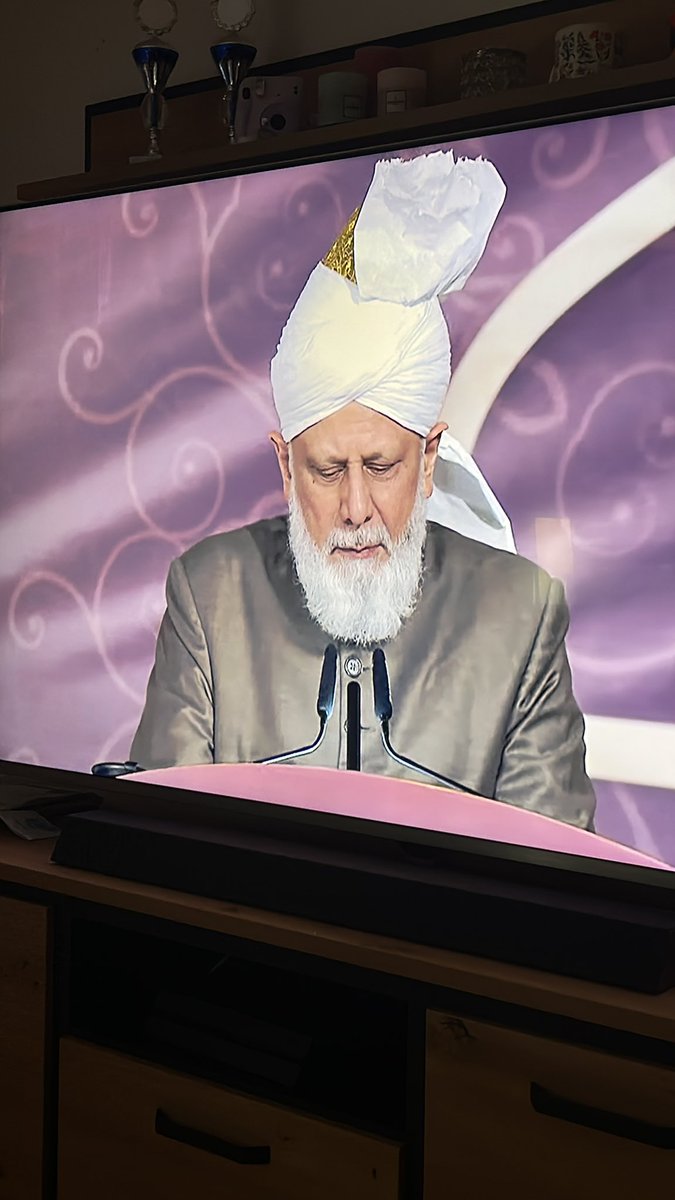 SiddraaRana's tweet photo. وہی جو مخالف تھے آج ہمارے دوست بھی ہیں۔۔۔۔۔
#KhalifaInGermany #SadiqMosque #Karben #100MosquesProject https://t.co/ZypLRthdd9