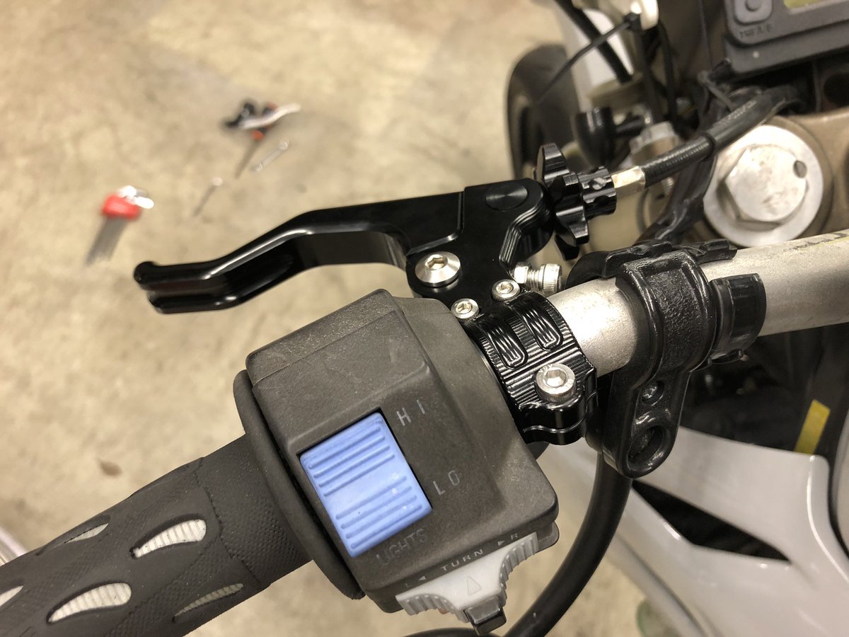 ryuuuuuu22's tweet photo. 今月のDトラッカーを作ろう♪は全塗装、ゼッケン化、DELTAバレル4+トルクヘッドの、スタントクラッチの取り付けでひとまず乗れるように！
ダートフリークにエキパイとクラッチのクリアランスの件相談したら神回答をいただきました。好き。
#dトラッカー250 #dtracker250 #dtracker #モタード #オフモタ https://t.co/GaUJAiid0X