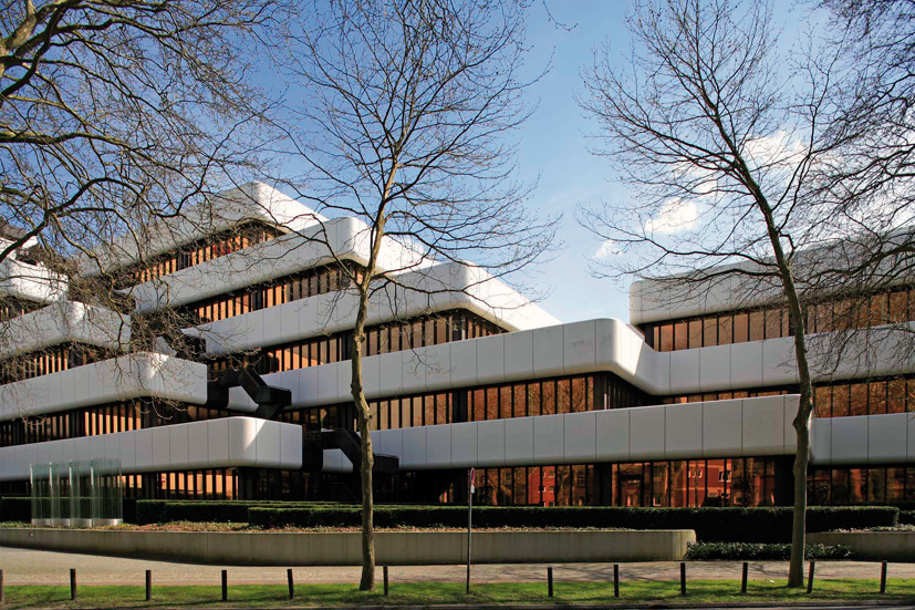 kheshtin's tweet photo. Remembering the influential #Germanarchitect, #HaraldDeilmann, one of the pioneers of #postwar #modernist architecture in Germany. His iconic designs continue to inspire and shape the architectural landscape. From opera houses to museums, his legacy lives on. #architecture https://t.co/SgWT90uNnL