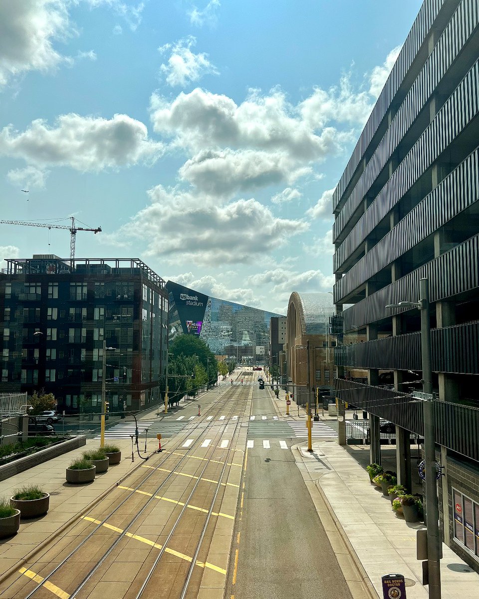 REDselfieMPLS's tweet image. It's a beautiful day in the neighborhood of downtown Minneapolis.

Soak up the last days of summer on our patio with views of #USBankStadium before football season takes over!

#radissonredmpls #downtownmpls #footballseason #mnvikings #summerpatio