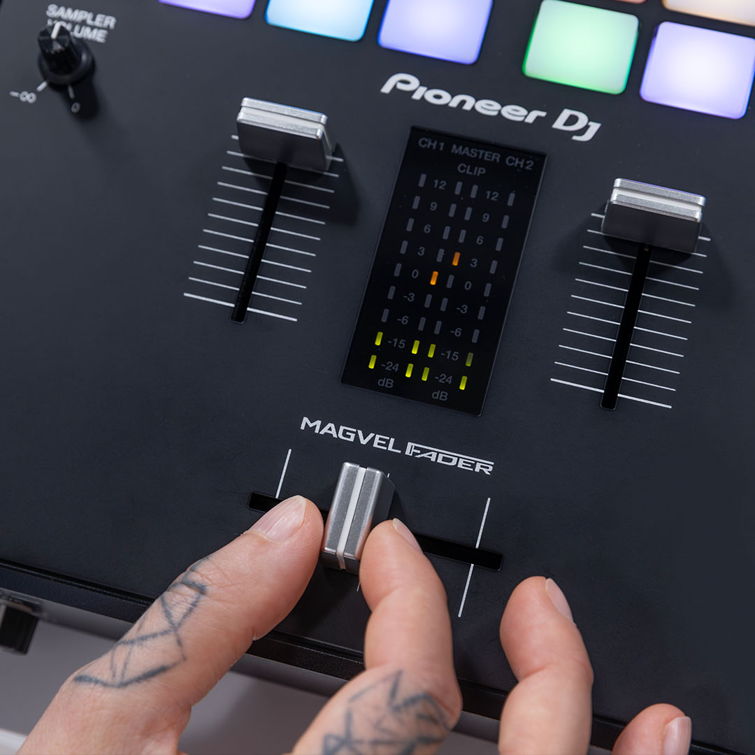 PioneerDJglobal's tweet photo. The large jog wheels on the DDJ-REV5 are responsive, reliable, and easy to operate, with a display showing playhead position. You can also customize the Jog Feel to find your perfect jog wheel โweightโ ๐ฆพ
Discover more: https://t.co/sVeJYjakMD
#DDJREV5 #REVolutionaryControl https://t.co/7Wya0UgOsT