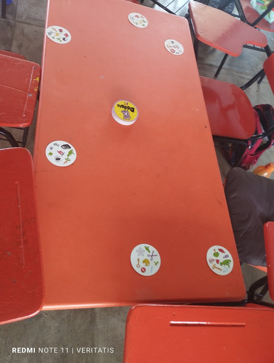 atzin_luna's tweet photo. Mañana de juegos de mesa.
#NoteEnojes
#Laberinto
#Dobble https://t.co/ooefj2T75w