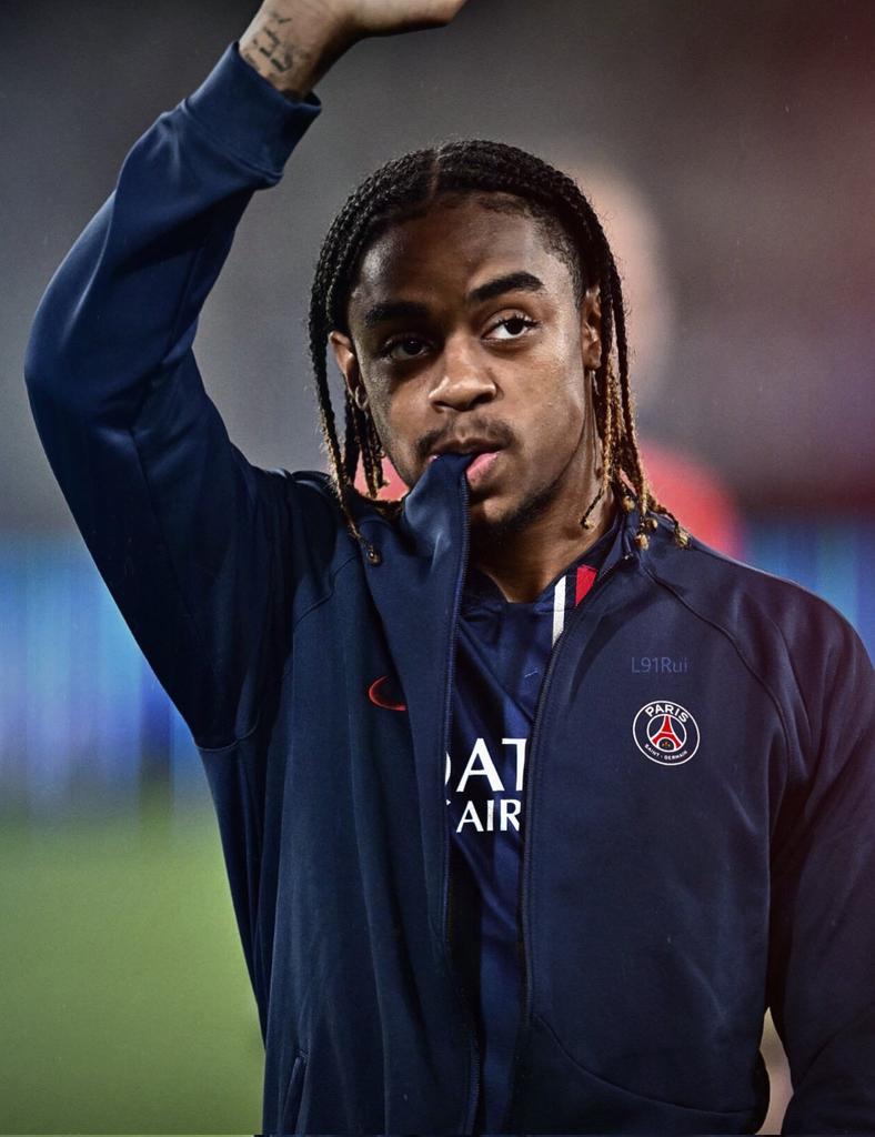 🚨🔴🔵🇫🇷 #Ligue1 |

◉ Paris est optimiste pour boucler le dossier de Bradley Barcola d'ici vendredi ‼️

◉ Le PSG considère que son offre correspond aux attentes lyonnaises.

📸 <a href="/L91Rui/">𝐋𝐣𝐑 • 🇨🇷</a>

footmercato.net/a3765969486303…