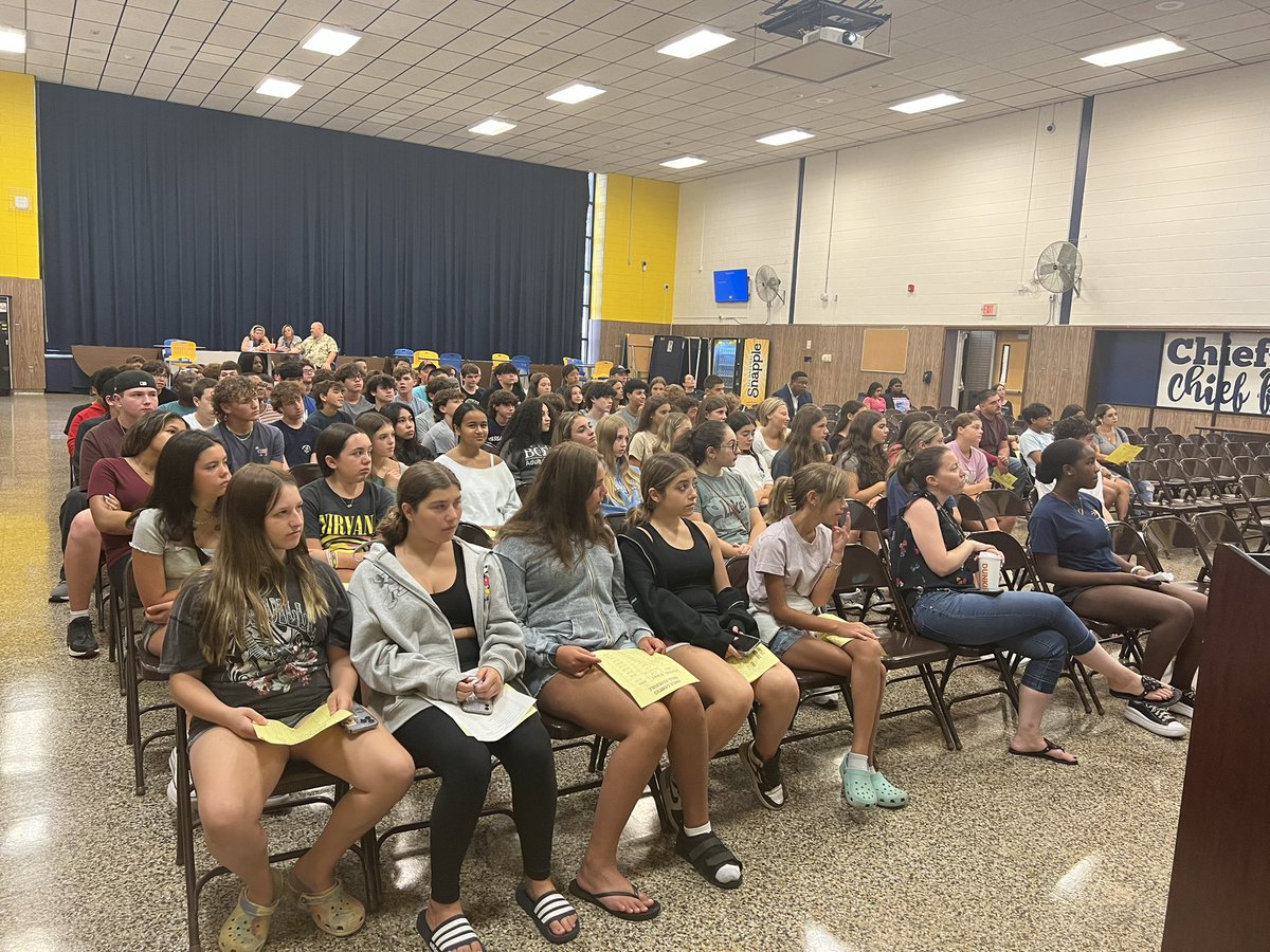 AmesChiefs's tweet photo. Great turnout today for our student orientation and schedule walkthrough. Thank you to our staff and our 10th grade student government representatives for assisting with the event and offering words of wisdom to our newest @AmesChiefs! https://t.co/6geRCdRK1D