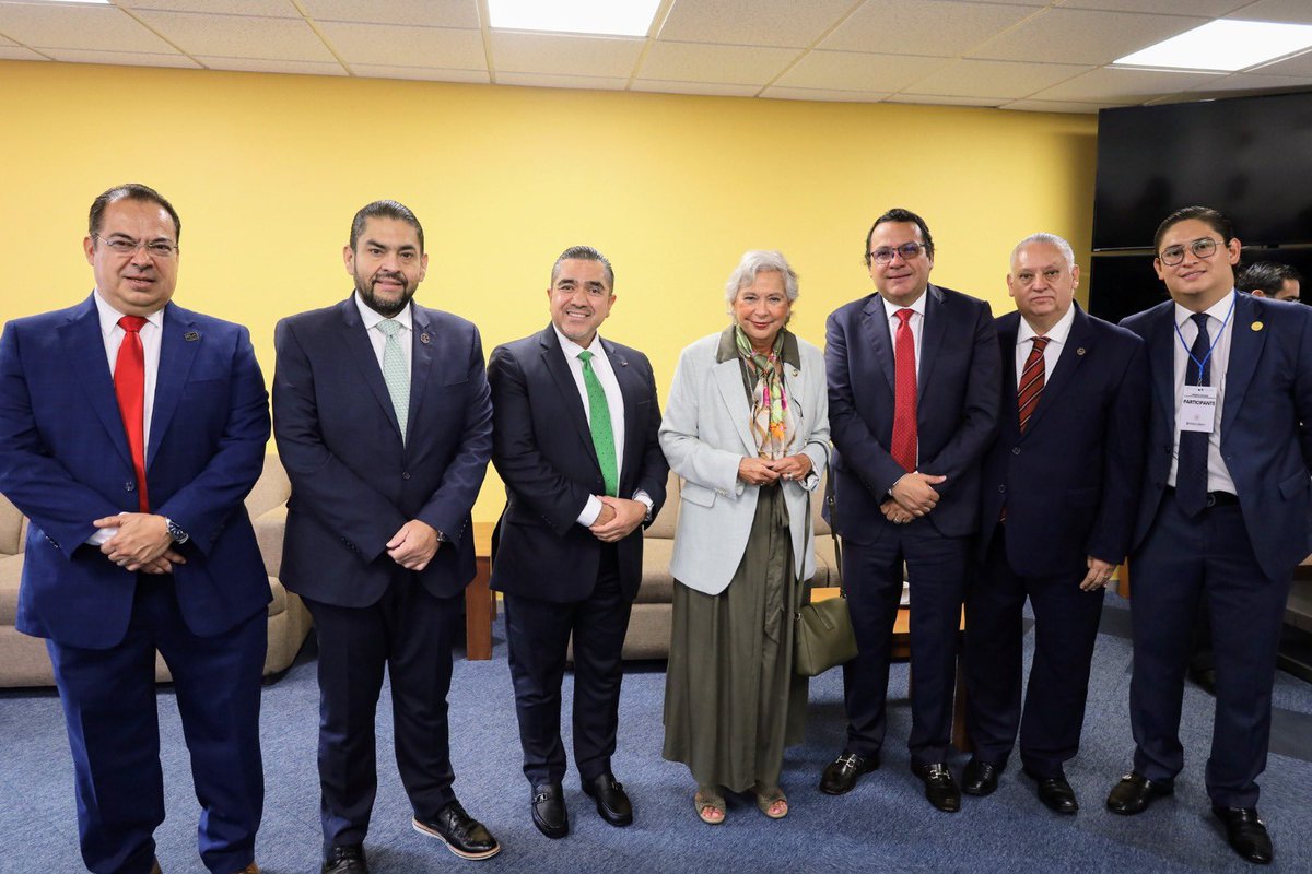 TSJMorelosOf's tweet photo. 🏛️👨🏻‍⚖ IMPULSA MAGISTRADO PRESIDENTE DEL H. TSJ EL FORTALECIMIENTO DE LA JUSTICIA ALTERNATIVA ⚖🤝
🔗 https://t.co/HEKYx3TK3t 🔗 https://t.co/l0D59bM1f9