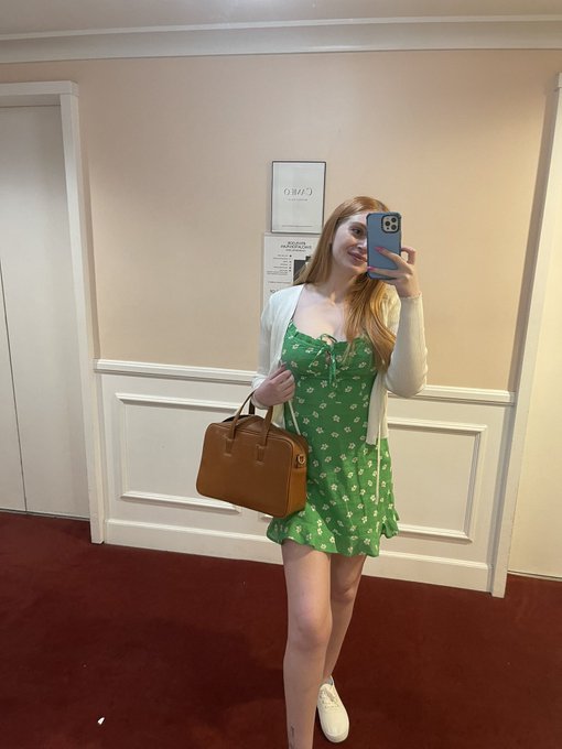 just a wholesome girl in a wholesome hotel where she did wholesome things https://t.co/4vFGrHye4r