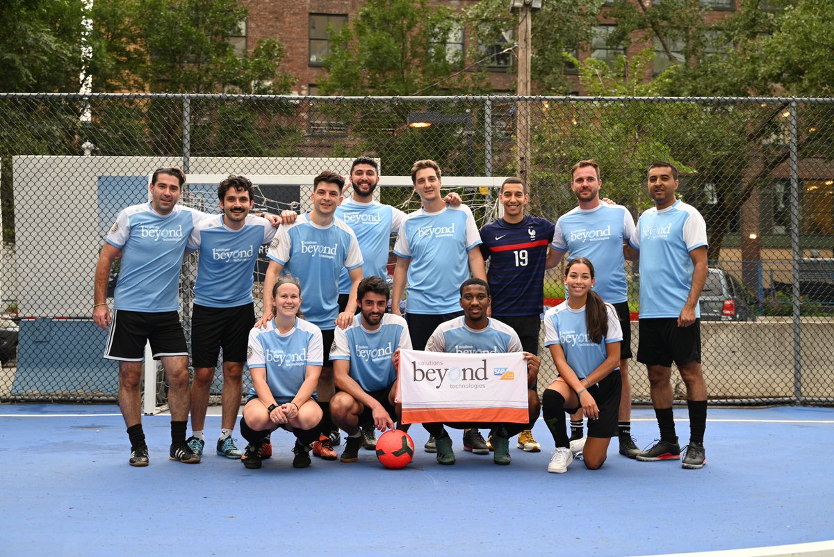 beyondtechs's tweet image. ⚽️ Cet été, l’équipe de soccer Beyond s&apos;est réunie pour le plaisir de se retrouver sur le terrain, le temps d&apos;une partie et ensuite autour d&apos;un bon repas au Nyks Bistro Pub 🍻.