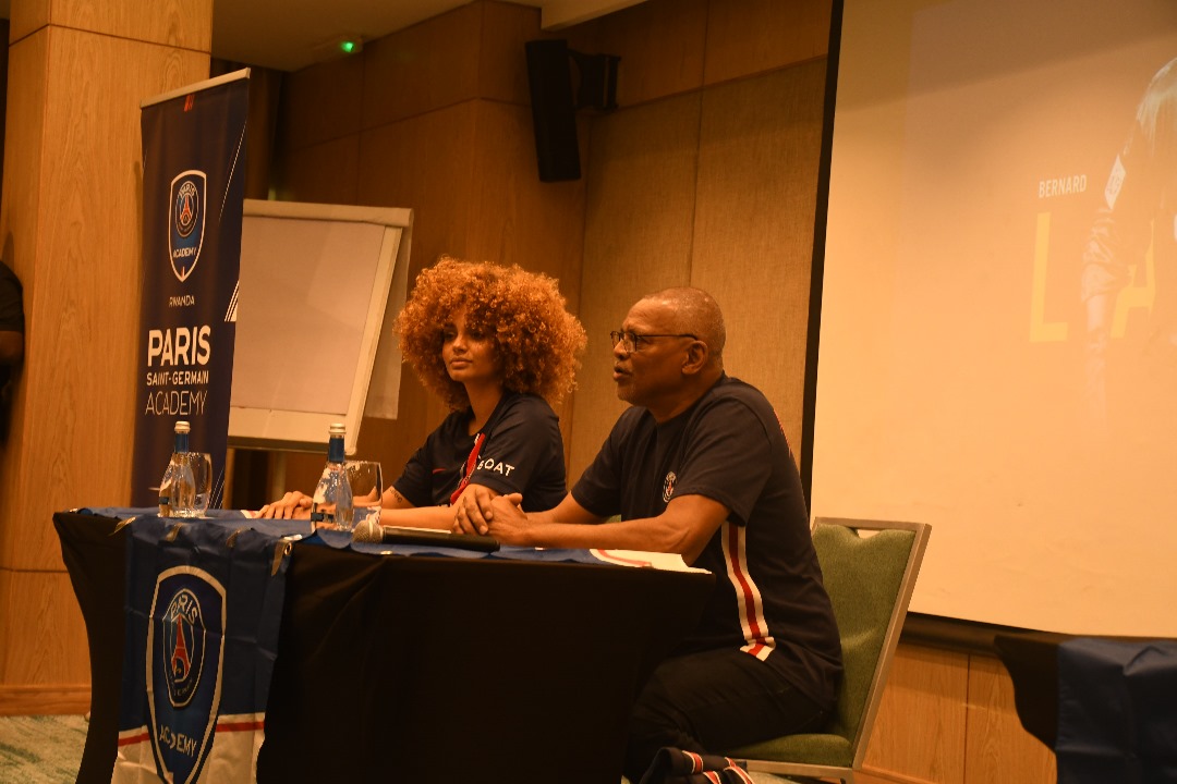 psgacademyrw's tweet photo. Mr Bernard LAMA, ancien joueur de PSG et de l'équipe de France, et Miss France 2017, Alicia,ont rencontré Les joueurs de PSG Academy Rwanda, au Marriot Hotel de Kigali https://t.co/bpIJ4RQSUz