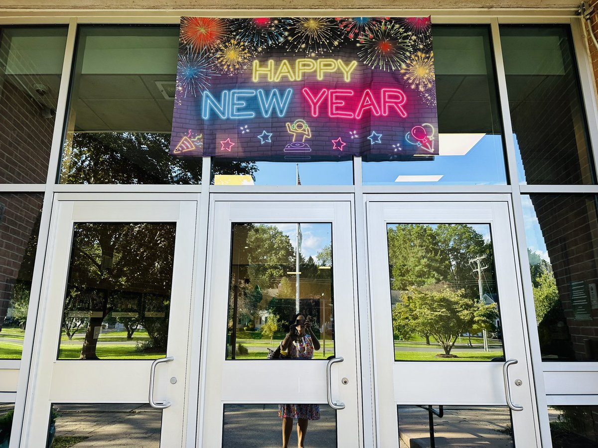 DuffyDragons's tweet photo. Happy New Year!! It was a wonderful first day of school for our Duffy Dragons! https://t.co/VBkr15dMOL