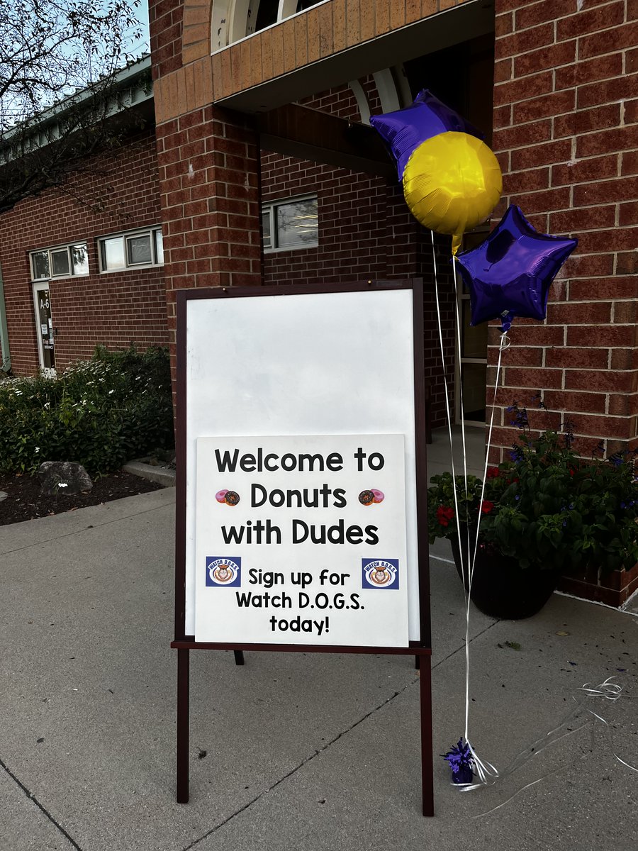 KME Donuts with Dudes kick off to this year's Watch DOGS program was awesome! Thank you to the group of moms who volunteered two hours of their time serving donuts to dudes. #MakingKMEthePlacetoBe <a href="/Kings_Schools/">Kings Local Schools</a>