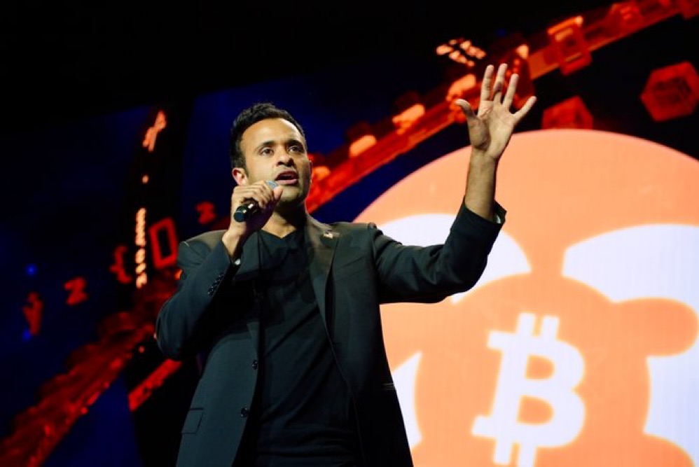 BitcoinMagazine's tweet image. JUST IN: 🇺🇸 US Presidential candidate Vivek Ramaswamy says Grayscale winning its lawsuit against the SEC “clears a path to keep #Bitcoin” innovation in the US