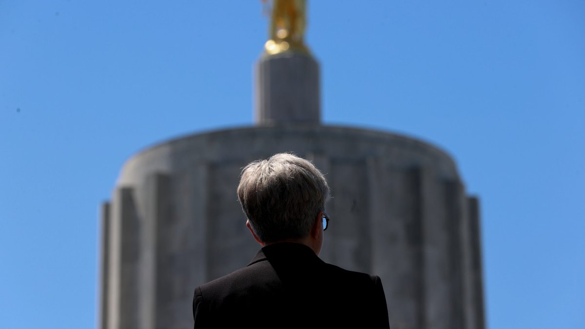 ORPolitics's tweet image. Oregon's kicker grows to $5.6B, three times larger than record payout bit.ly/3Z0Iq2a