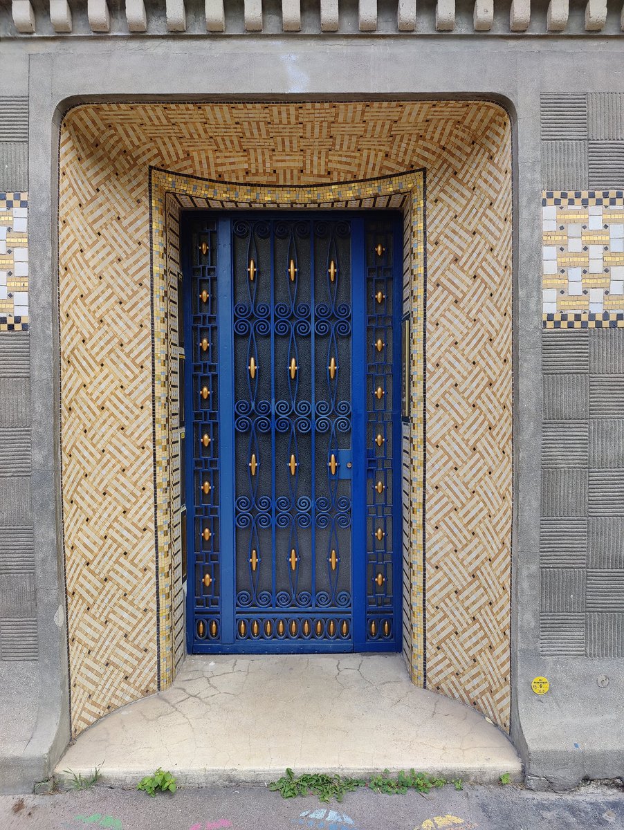 Paris #architecture #doorway 😍