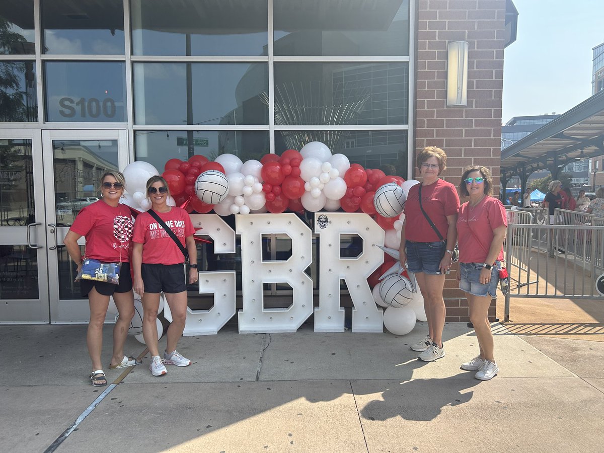 mpluv2run's tweet photo. Volleyball Day in Nebraska! #Huskers https://t.co/kHBwGhZH30