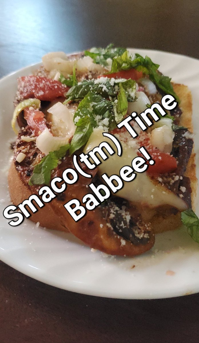 David10e0's tweet image. @JoshAllenQB here's a Smaco from Buffalo smaco = 1 slice bread and taco fillings. Half carbs all protein Here: chicken portobello shrooms and cheese from Tops #KenmoreNY grown basil. And #DItaliano bread. It's SMACO TIME BABEE! #smaco @BillsMafia @BuffaloBills @GetUpESPN @gmfb 🏈