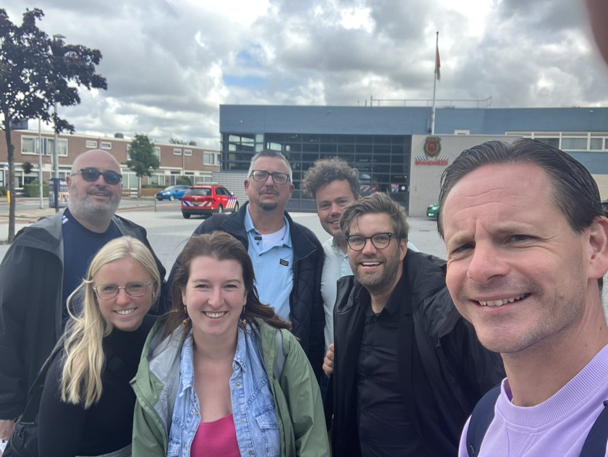 Op uitnodiging van de #dorpsraad met <a href="/gemeenteraad010/">gemeenteraad van Rotterdam</a> mooi werkbezoek afgelegd aan Hoek van Holland 🌊

Bij #brandweer <a href="/Vr_RR/">Veiligheidsregio Rotterdam-Rijnmond</a>, <a href="/KNRM_HvH/">KNRM Hoek van Holland</a>, <a href="/strandwachthvh/">Strandwachthvh</a> en EHBO-post weer eens gehoord hoe cruciaal gepassioneerde vrijwilligers zijn in het redden van mensenlevens. #mensenwerk 🙏